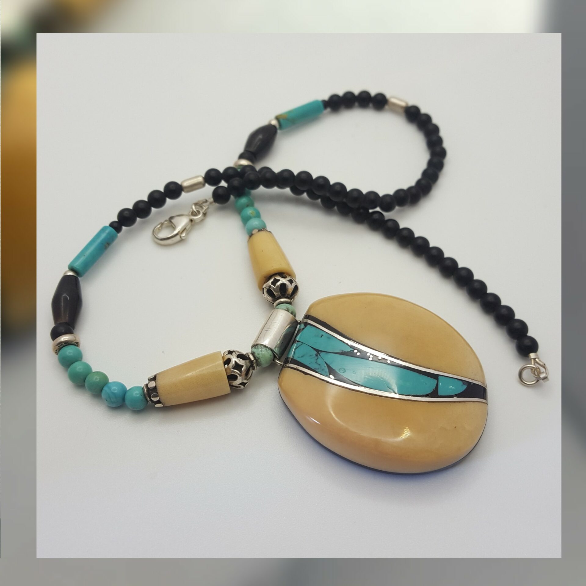 Collier-médaillon " Ivurq" – Image 3