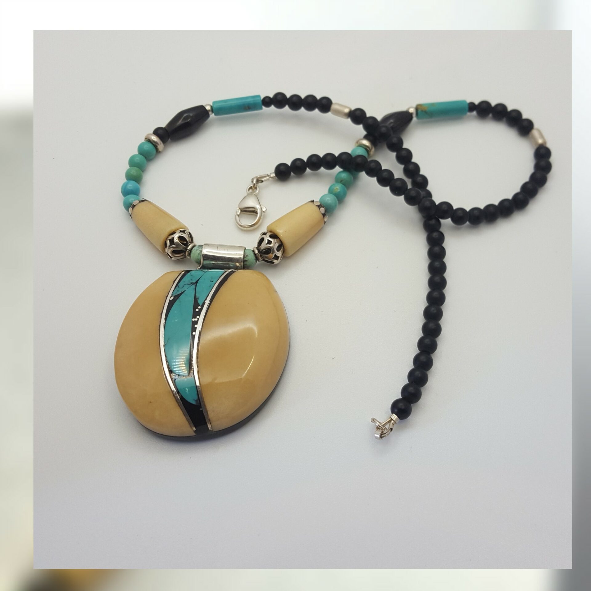 Collier-médaillon " Ivurq" – Image 4