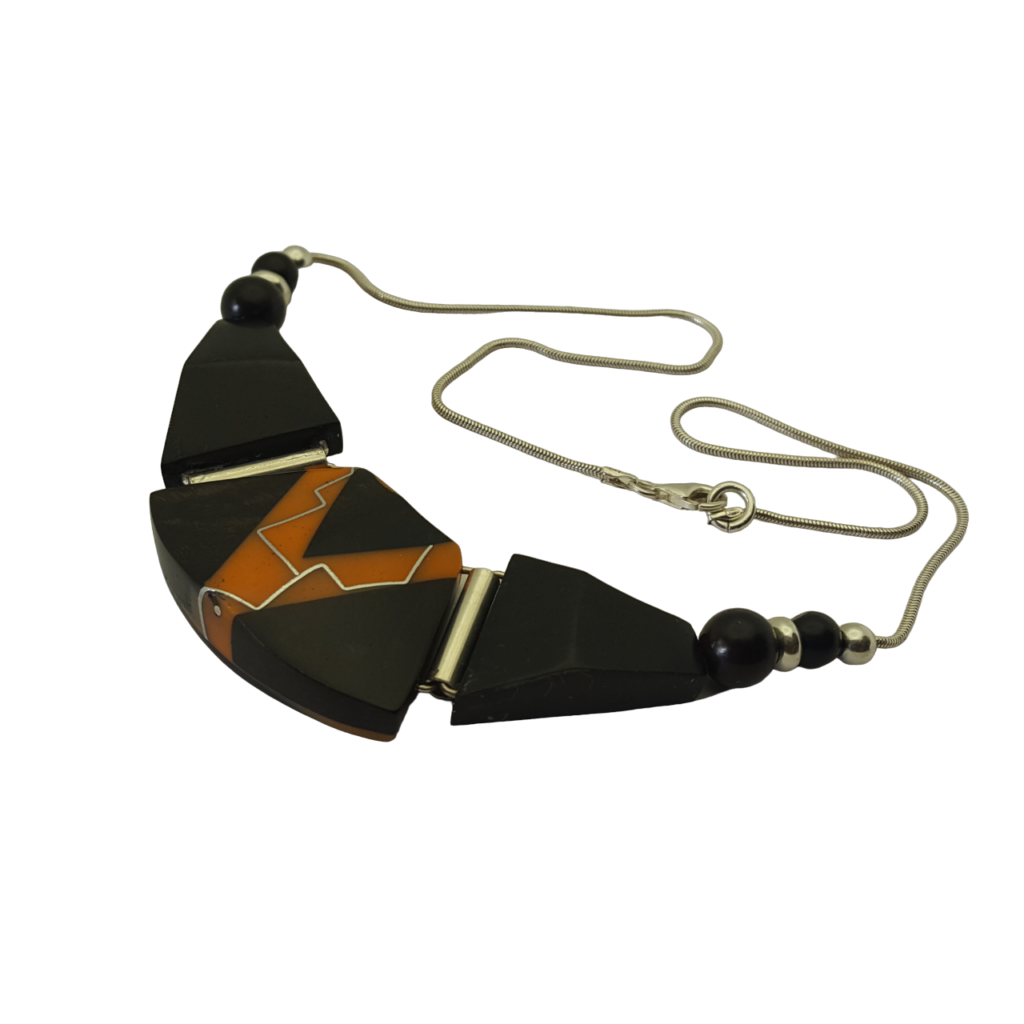 Collier orange ébène